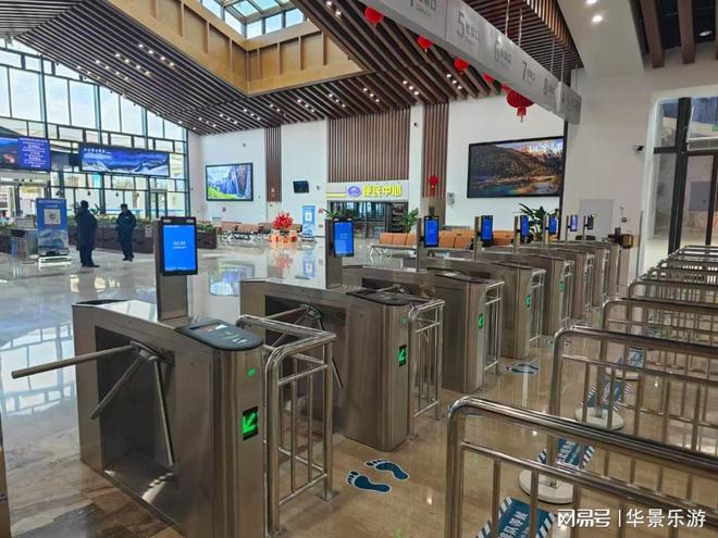 玉龍雪山新游客服務(wù)中心啟用，華景樂(lè)游智慧賦能提升旅游體驗(yàn)